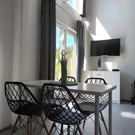 Nad Jeziorem W Borach Tucholskich 別荘 Skorzenno