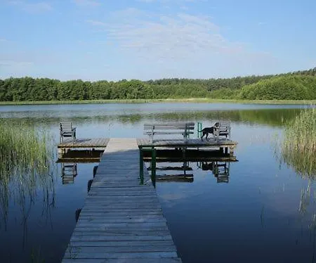 Nad Jeziorem W Borach Tucholskich 別荘