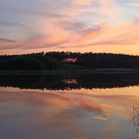 Nad Jeziorem W Borach Tucholskich 別荘